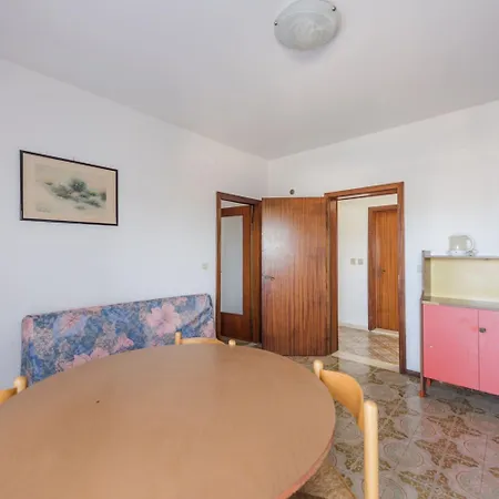 Daire Luminous Flat With Balcony-beahost *