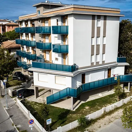 Luminous Flat With Balcony-beahost Daire Bibione
